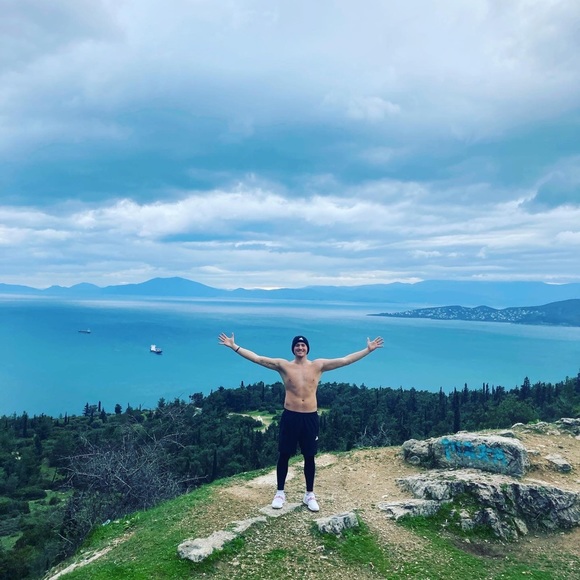 Meet your Posher, Luis - Picture 2 of 3